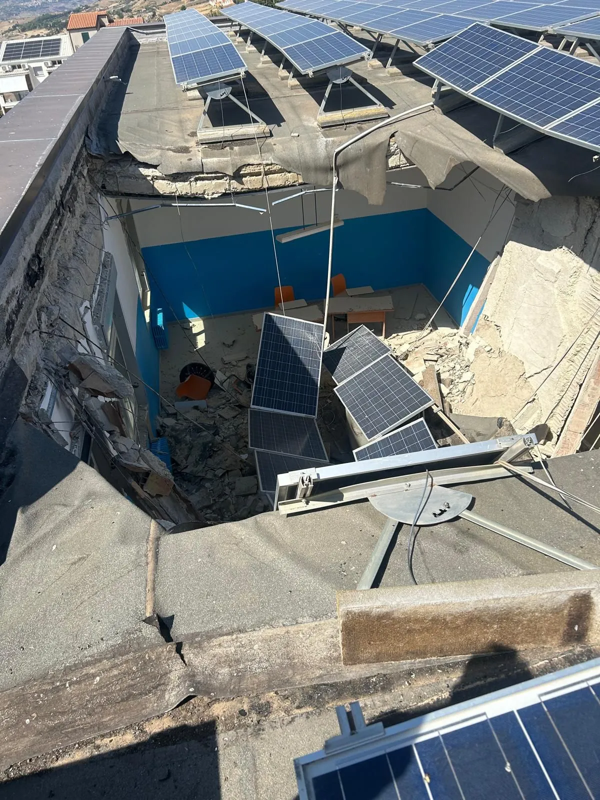 crollo solaio causato da impianto fotovoltaico